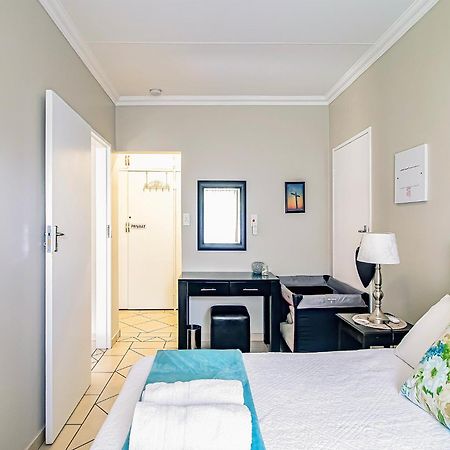 Leozet Self Catering Apartment Pretoria-Noord Extérieur photo